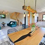 Comfortable Home, Sauna Hot Tub Included Casa de Férias *