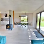 Comfortable Home, Sauna Hot Tub Included Casa de Férias Sulechów